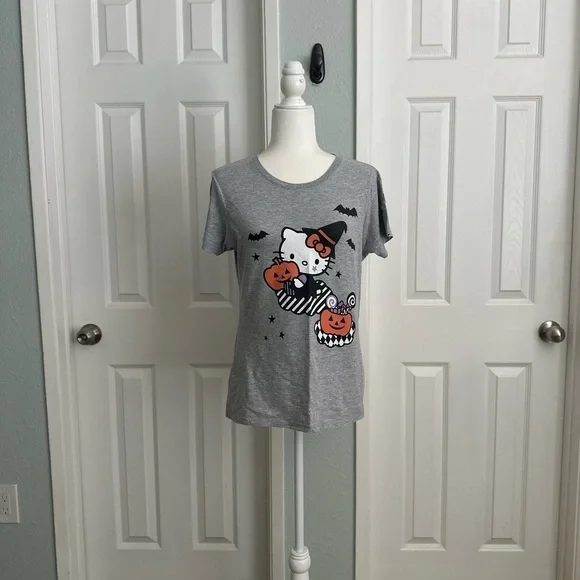 Witch Hello Kitty Halloween Tee Grey Size: Medium - Picture 2 of 6